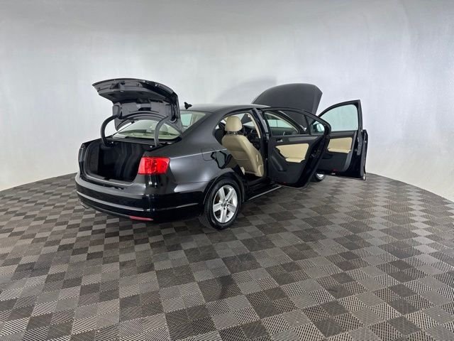 Used 2014  Volkswagen 2.0L TDI image 17
