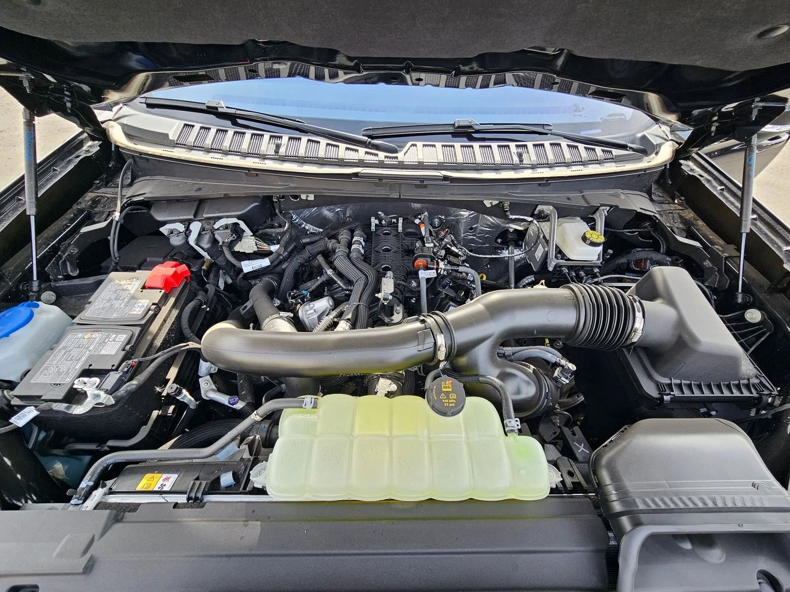 New 2025 Agate Black Metallic Ford TREMOR® image 24