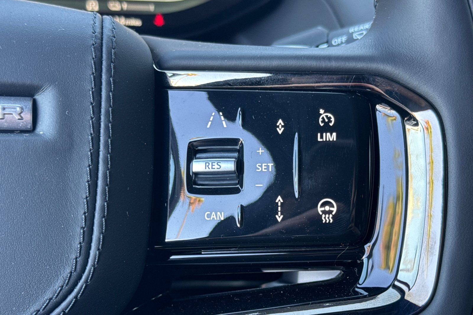 New 2026 Fuji White Land Rover Dynamic SE image 29