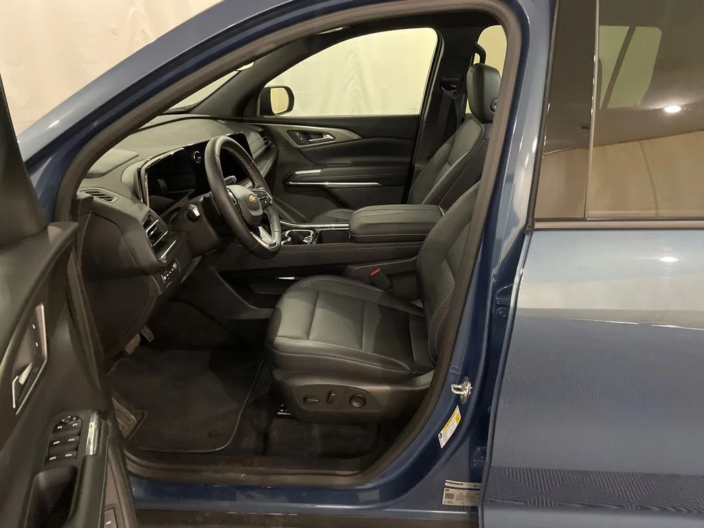 Used 2026 Lakeshore Blue Metallic Chevrolet LT image 12