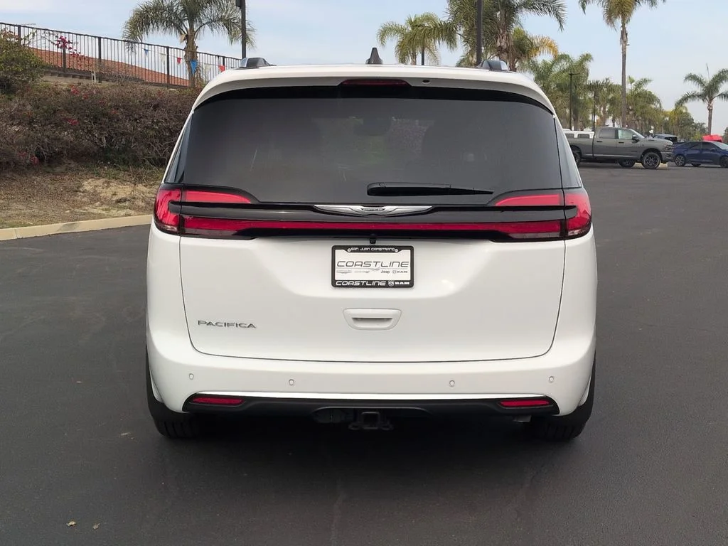 New 2026 Bright White Clear-Coat Exterior Paint Chrysler Pinnacle image 6
