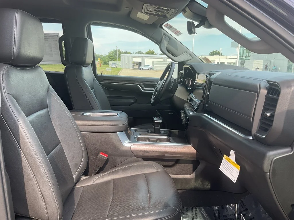 Used 2022 Gray Chevrolet LTZ image 17