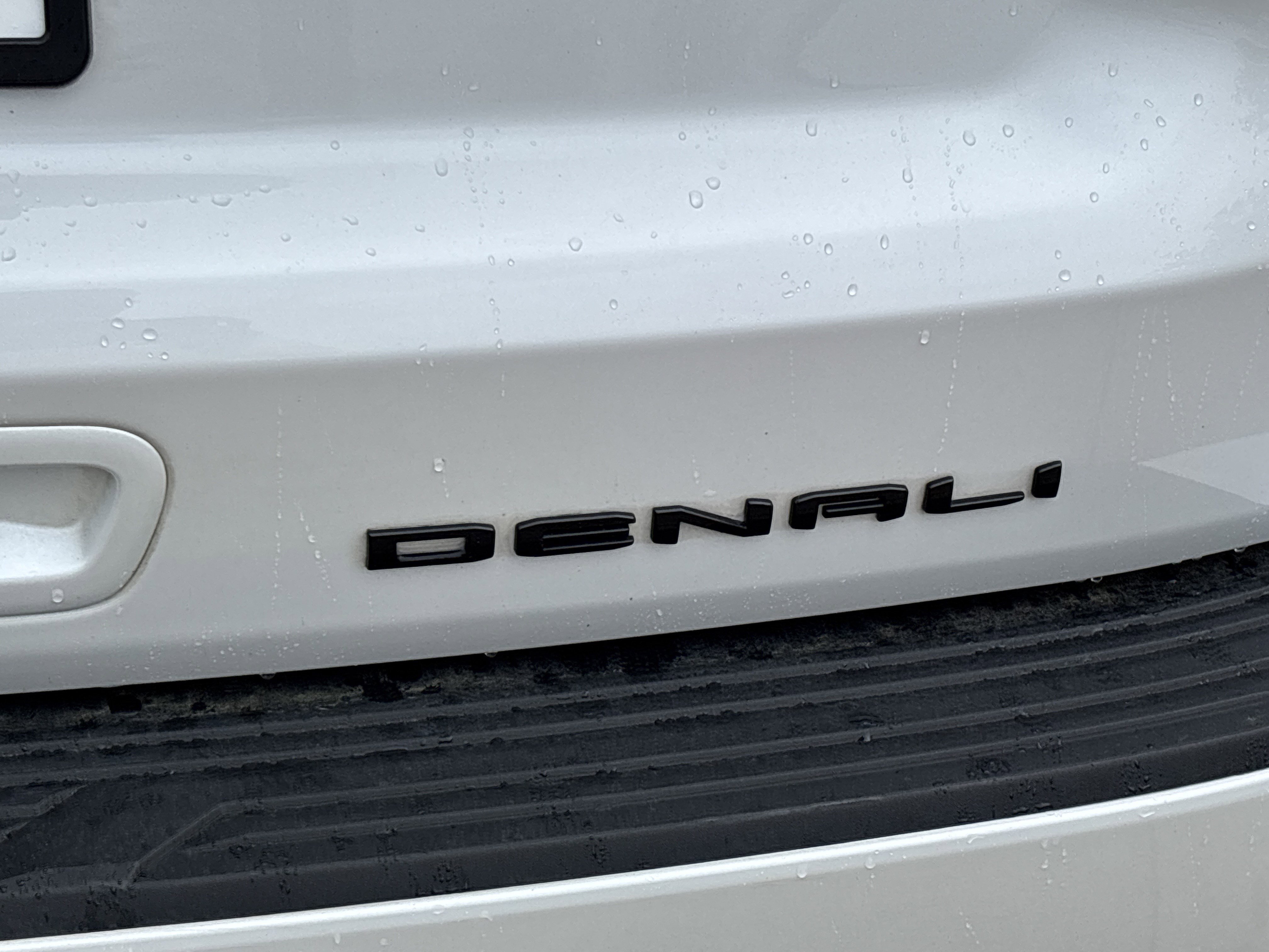 Used 2023 White Frost Tricoat GMC Denali Ultimate 4WD image 6