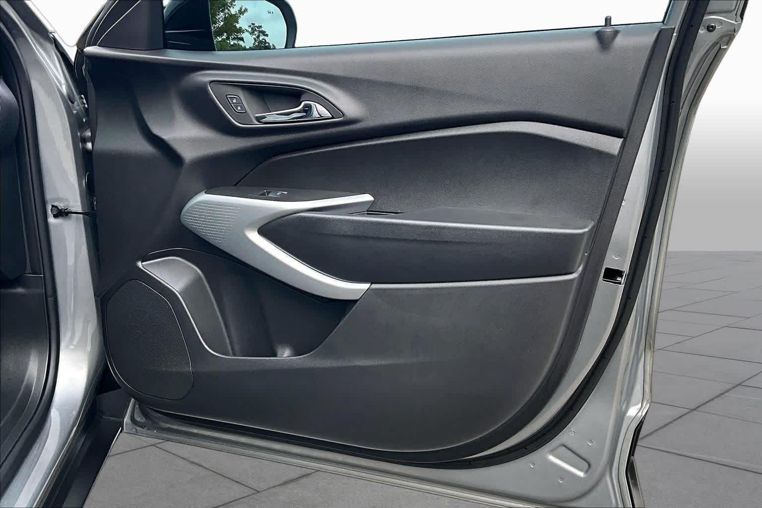 2025 Chevrolet Trax RS - Photo 24