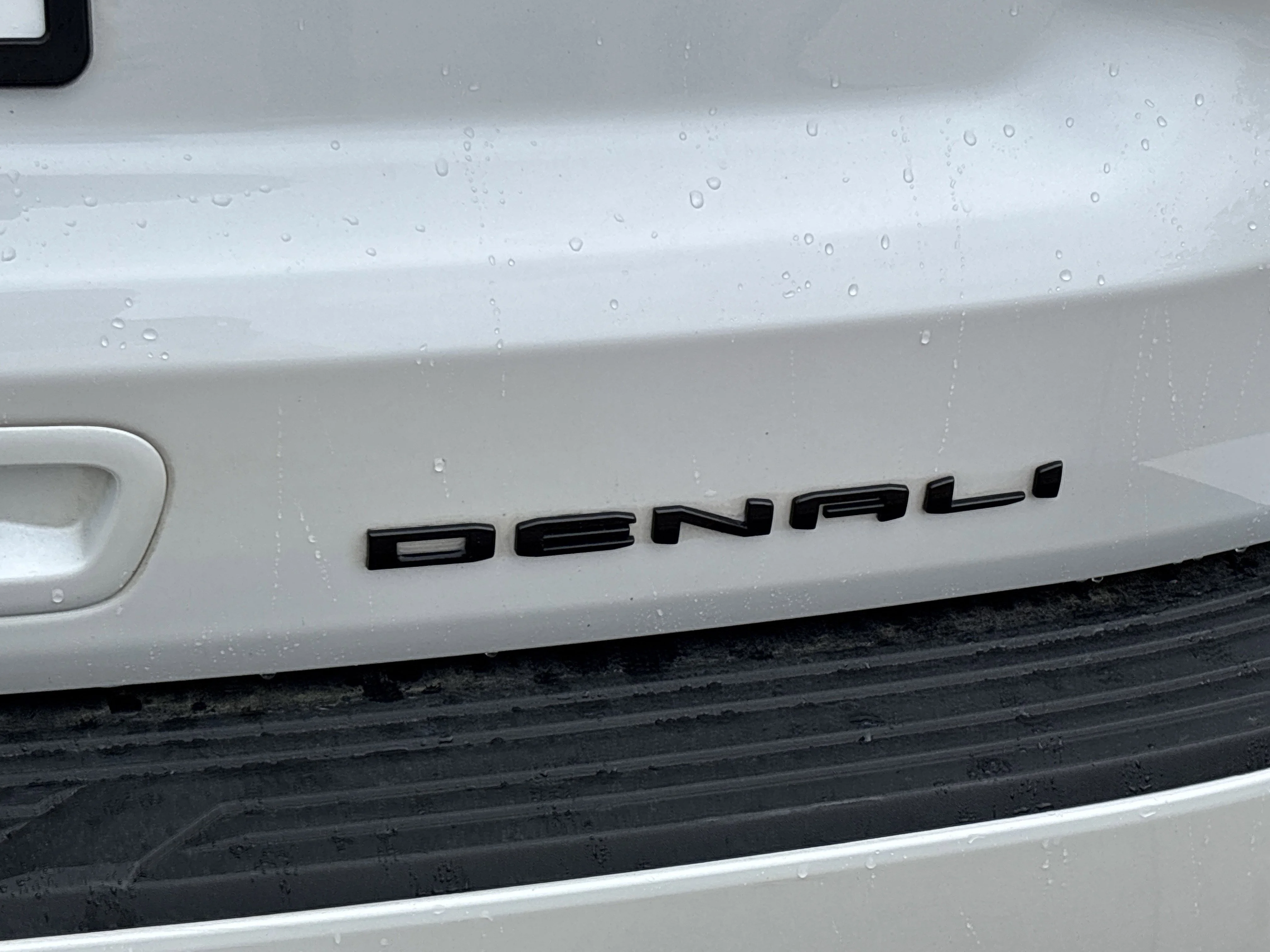 Used 2023 White Frost Tricoat GMC Denali Ultimate 4WD image 6