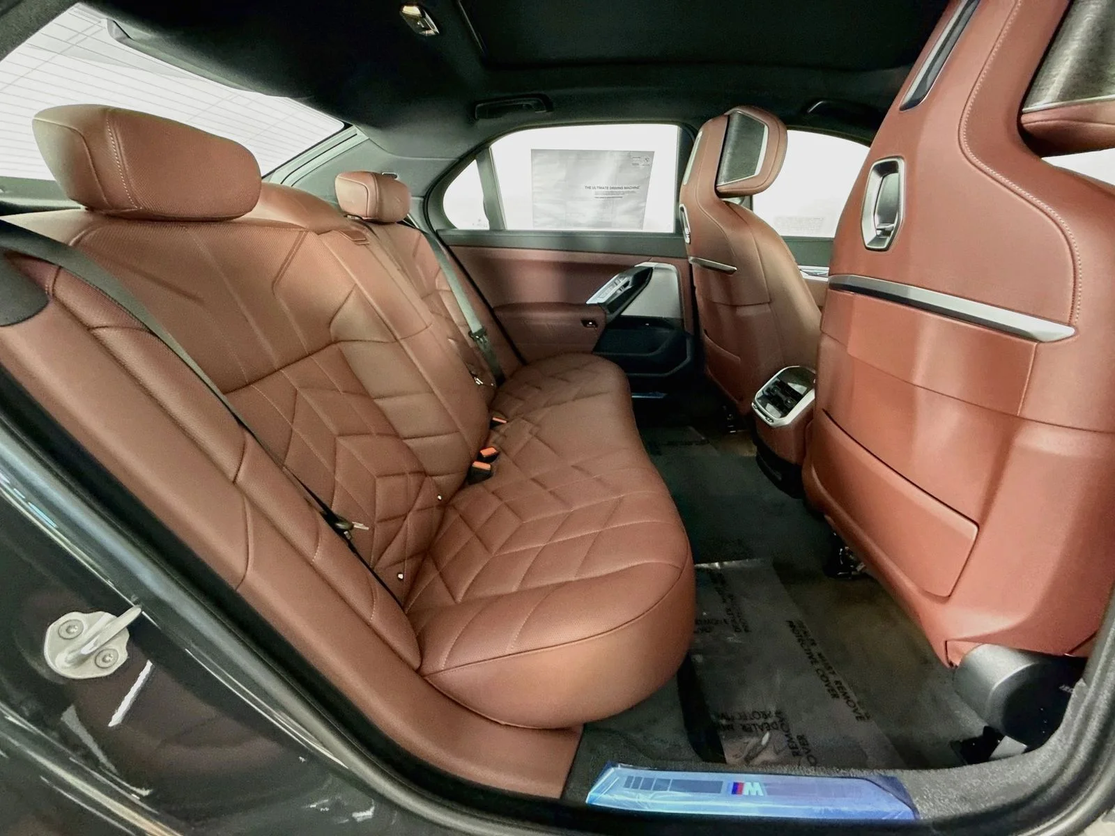 New 2026 Dravit Grey Metallic BMW 750e xDrive image 29