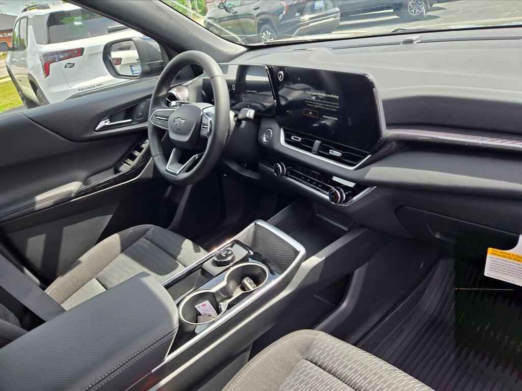 New 2026 Mosaic Black Metallic Chevrolet LT image 4