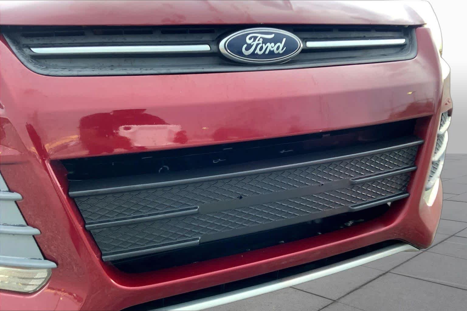 Used 2016 Ruby Red Metallic Tinted Clearcoat Ford SE image 29