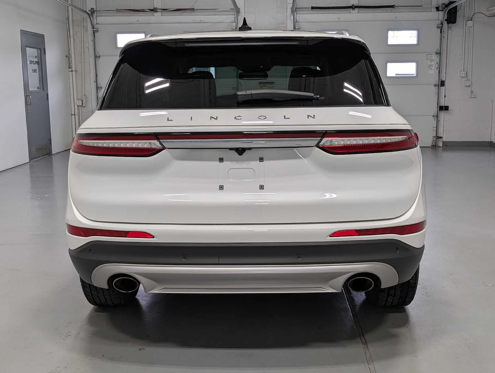 Used 2022 Pristine White Metallic Tri-Coat Lincoln Standard image 9