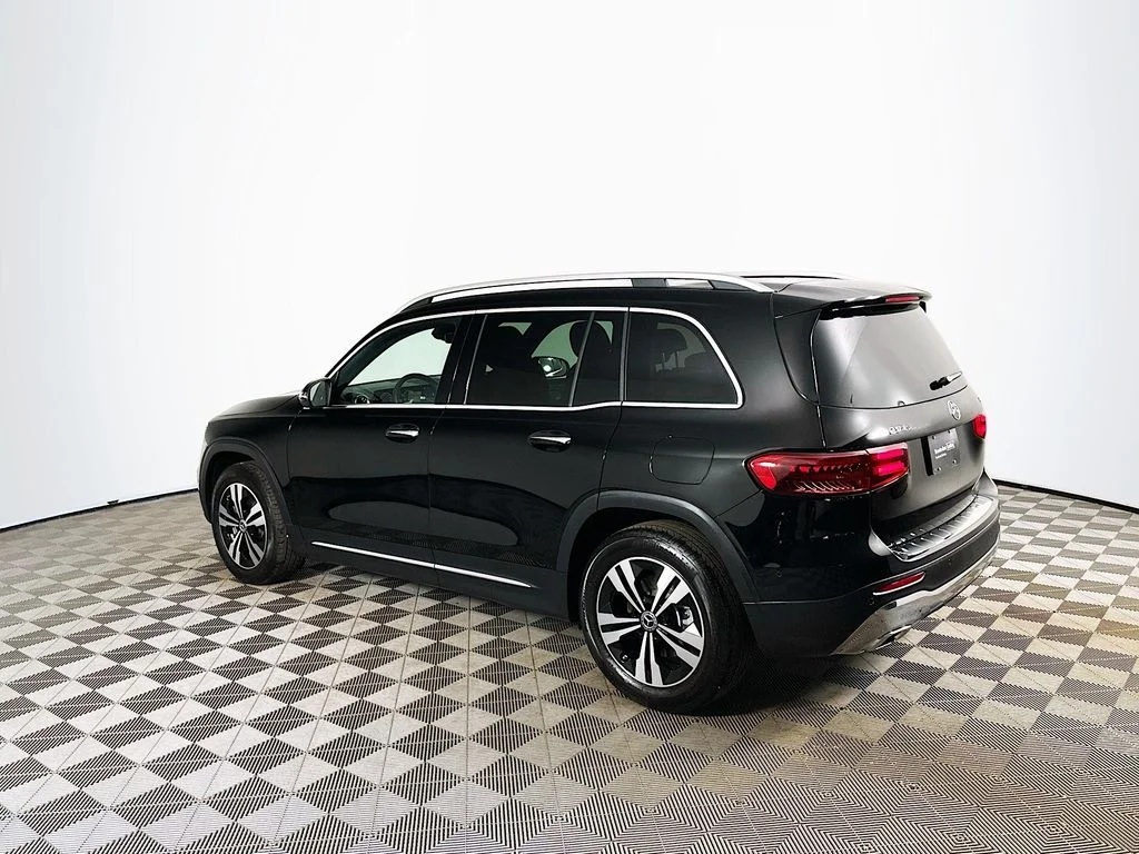 Used 2026 Black Mercedes-Benz GLB 250 image 4