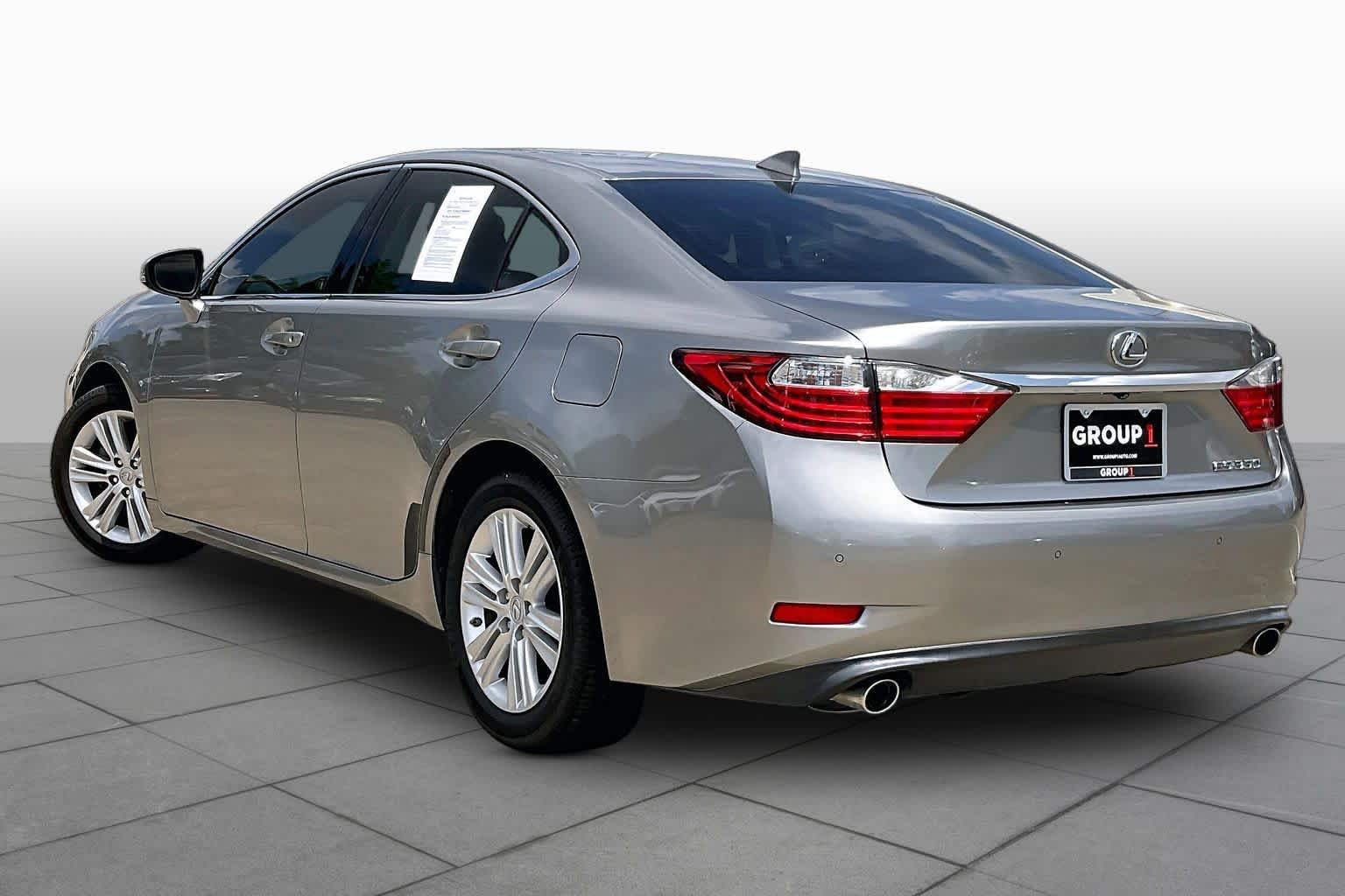 Used 2015 Atomic Silver Lexus  image 10