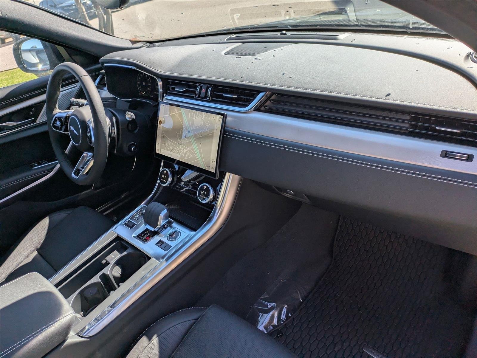 Used 2024 Santorini Black Metallic Jaguar R-Dynamic SE image 38