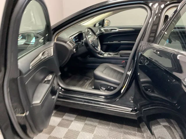 Used 2018 Black Ford SE Luxury image 14