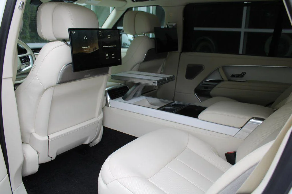 New 2024 Ostuni Pearl White Land Rover SV image 26