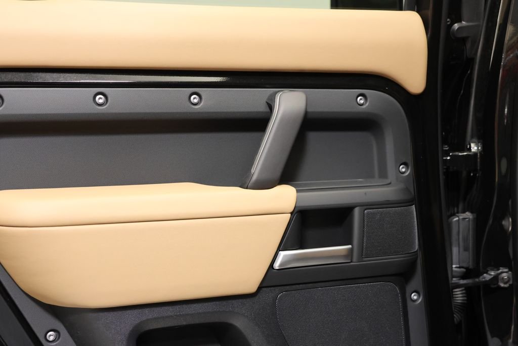 New 2026 Santorini Black Land Rover S image 33