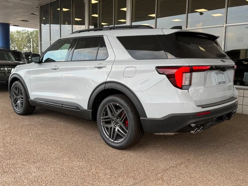 New 2026 Space White Metallic Ford ST 4WD image 3