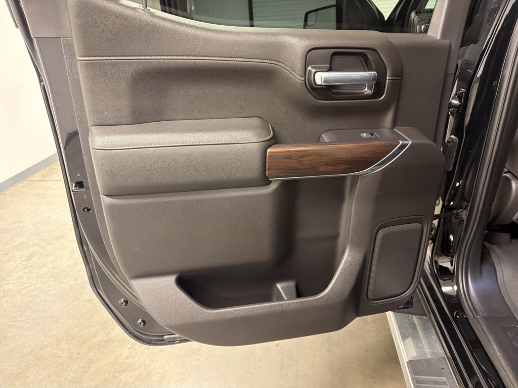 Used 2021 Black GMC SLT image 30
