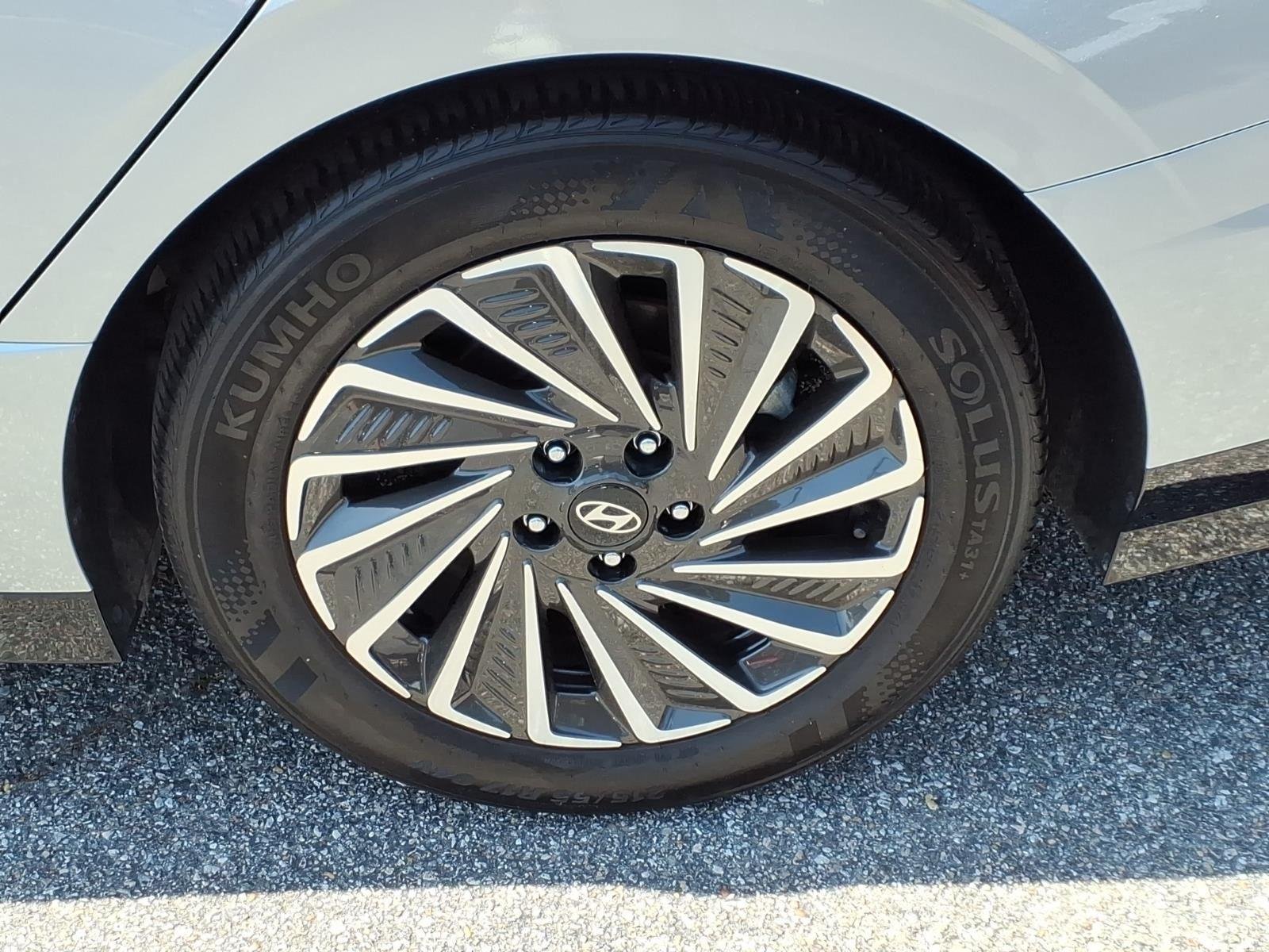 Used 2024 Aero Silver Hyundai Limited image 10