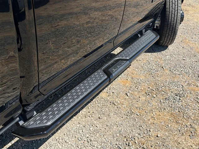 New 2026 Diamond Black Crystal Pearl-Coat Exterior Paint RAM Laramie image 9