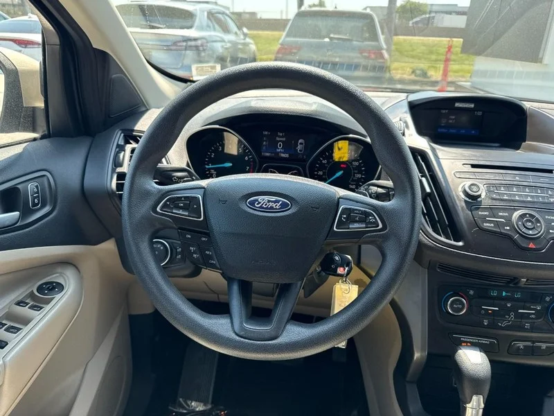 Used 2017 White Gold Metallic Ford SE 4WD image 10