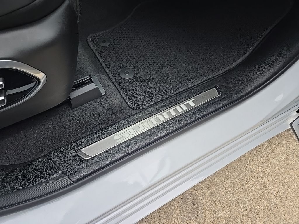 Used 2022 White Jeep Summit Reserve image 90