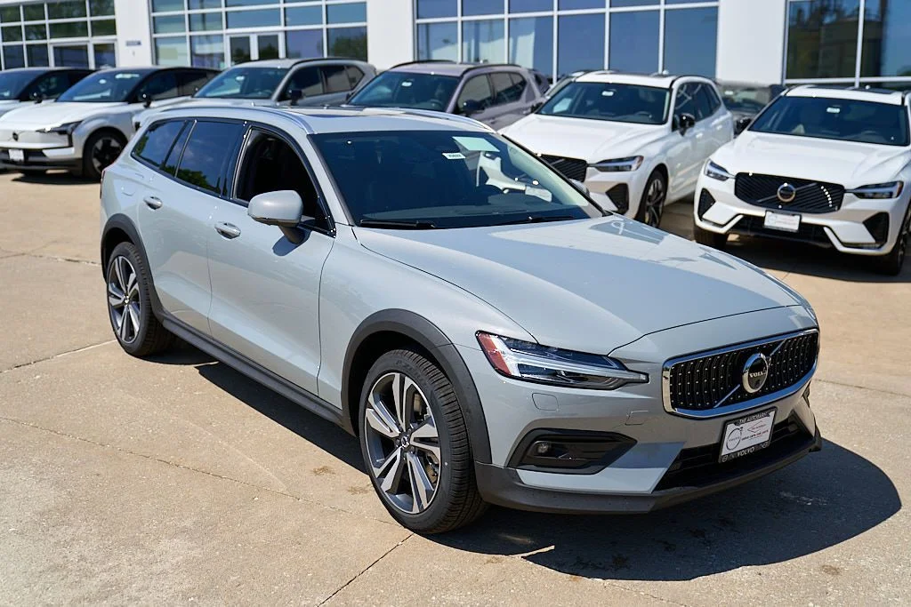 New 2026 Vapour Grey Volvo Plus image 4