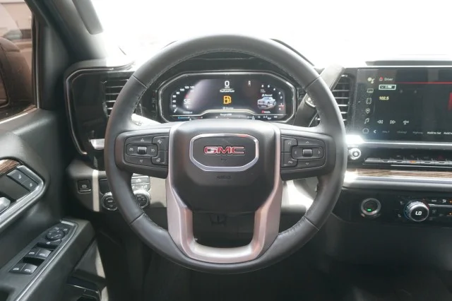 Used 2024  GMC Elevation image 24