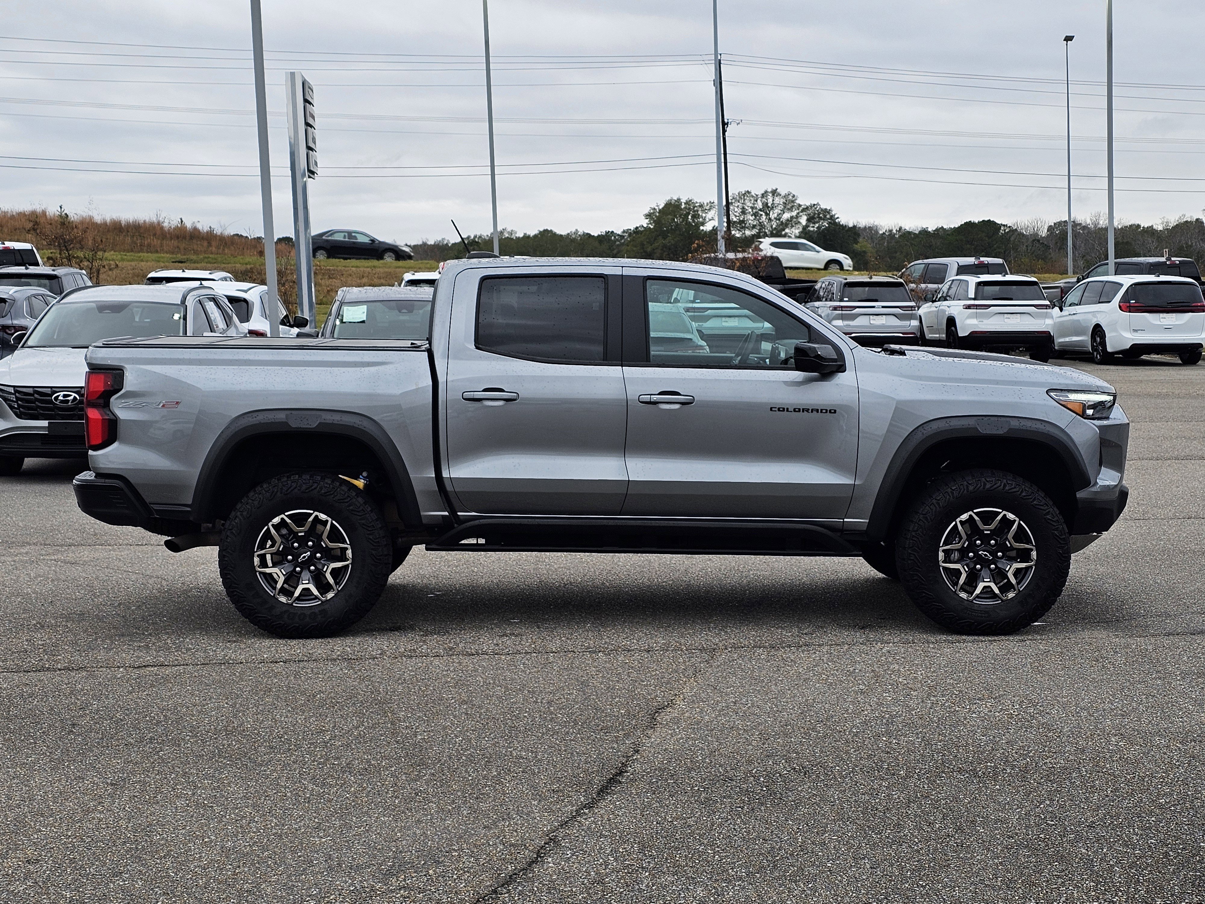 2023 Chevrolet Colorado ZR2 - Photo 6