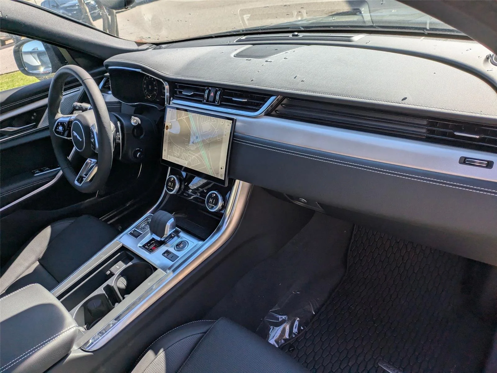 Used 2024 Santorini Black Metallic Jaguar R-Dynamic SE image 38