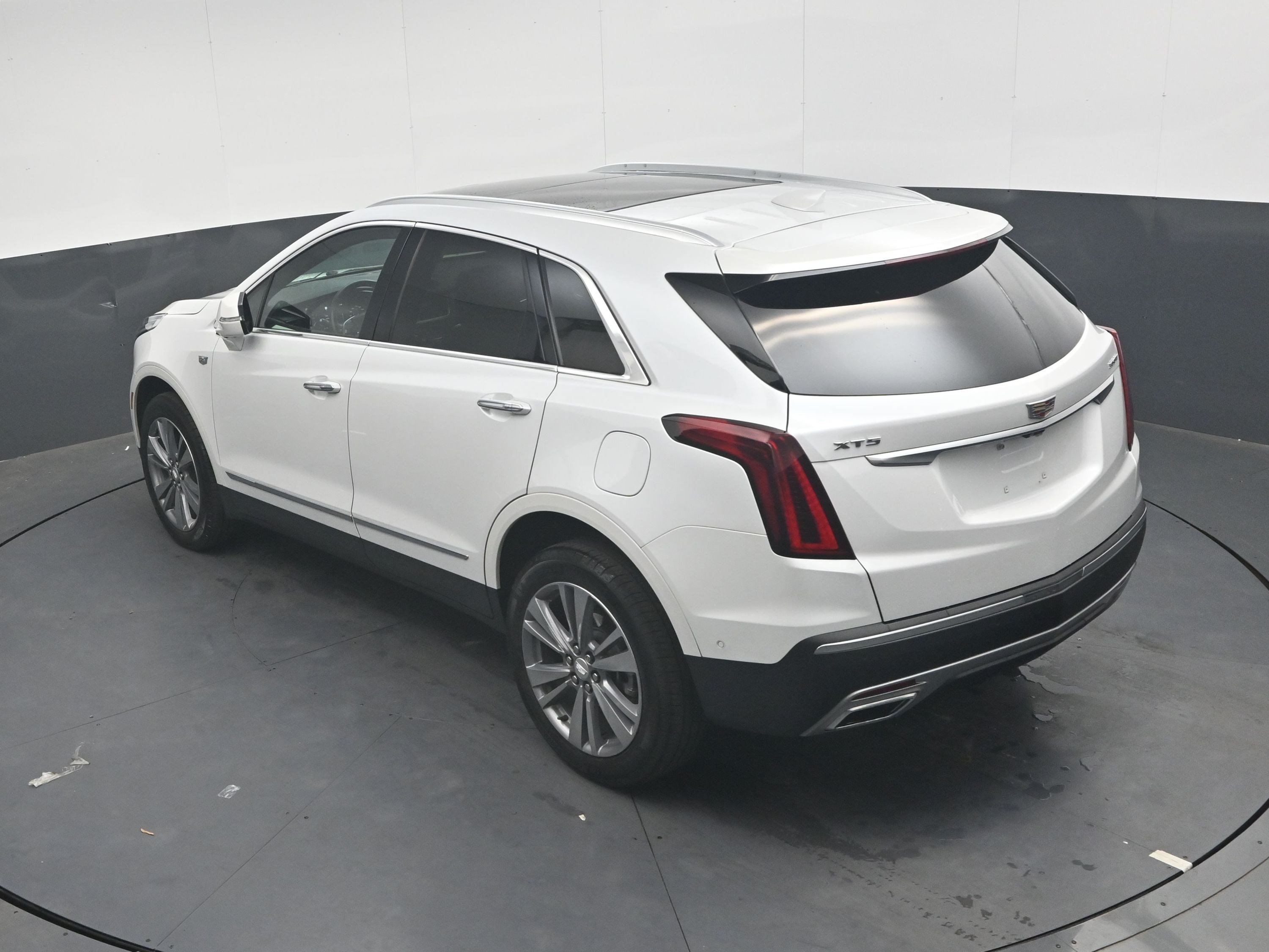 Used 2024 Crystal White Tricoat Cadillac FWD Premium Luxury image 20
