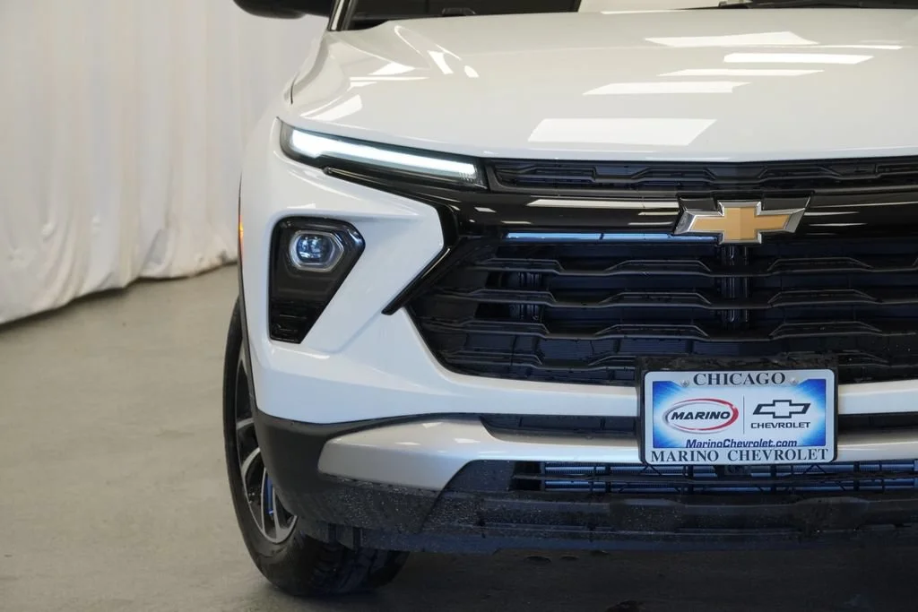 New 2026 Summit White Chevrolet LT image 32