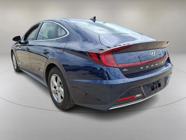 Used 2020 Blue Hyundai SE image 7