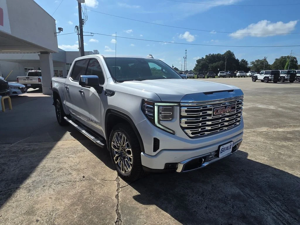 Used 2024 White GMC Denali image 10