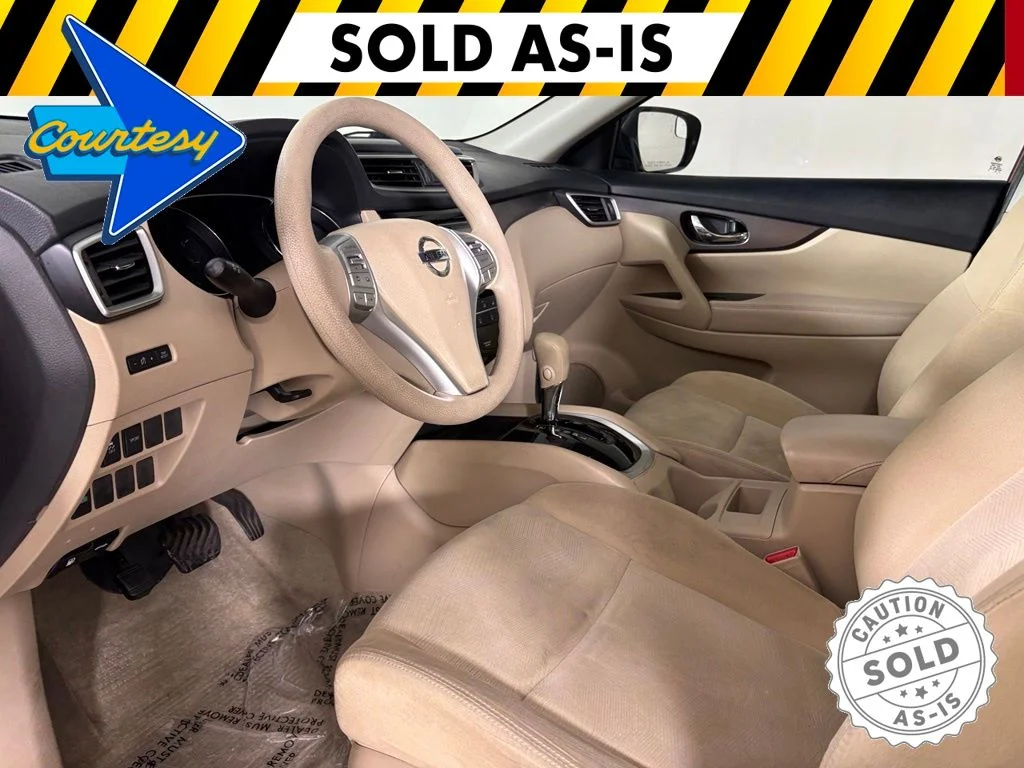 Used 2015 Red Nissan S image 22