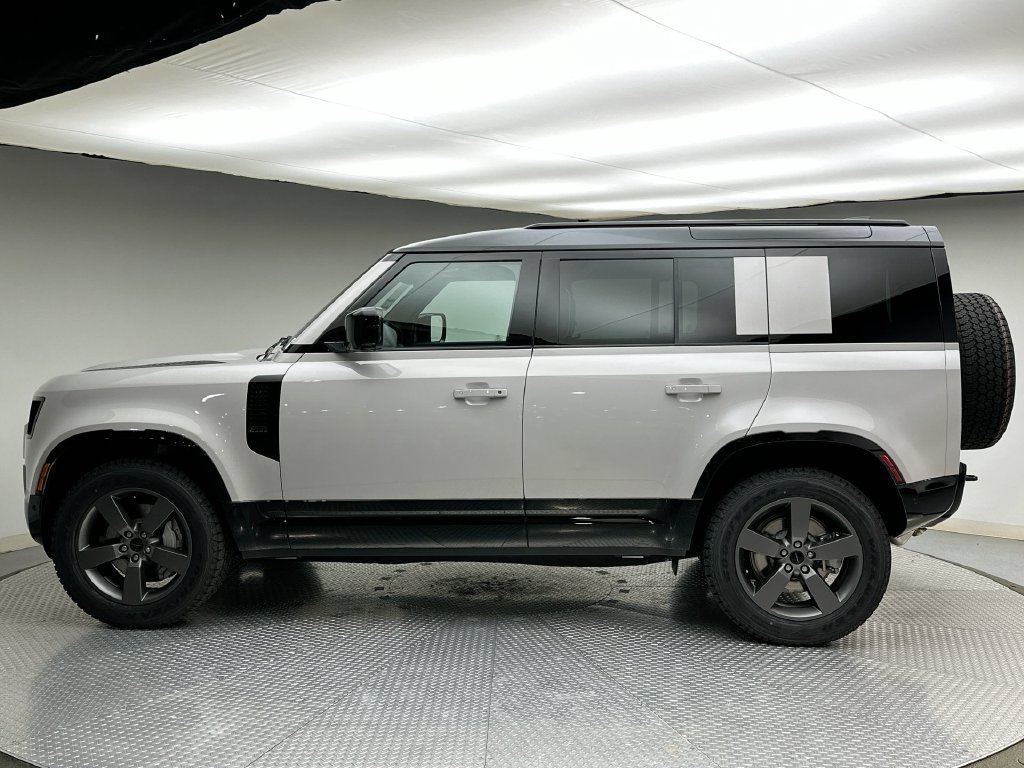 New 2026 Borasco Grey Metallic Land Rover X-Dynamic SE image 2