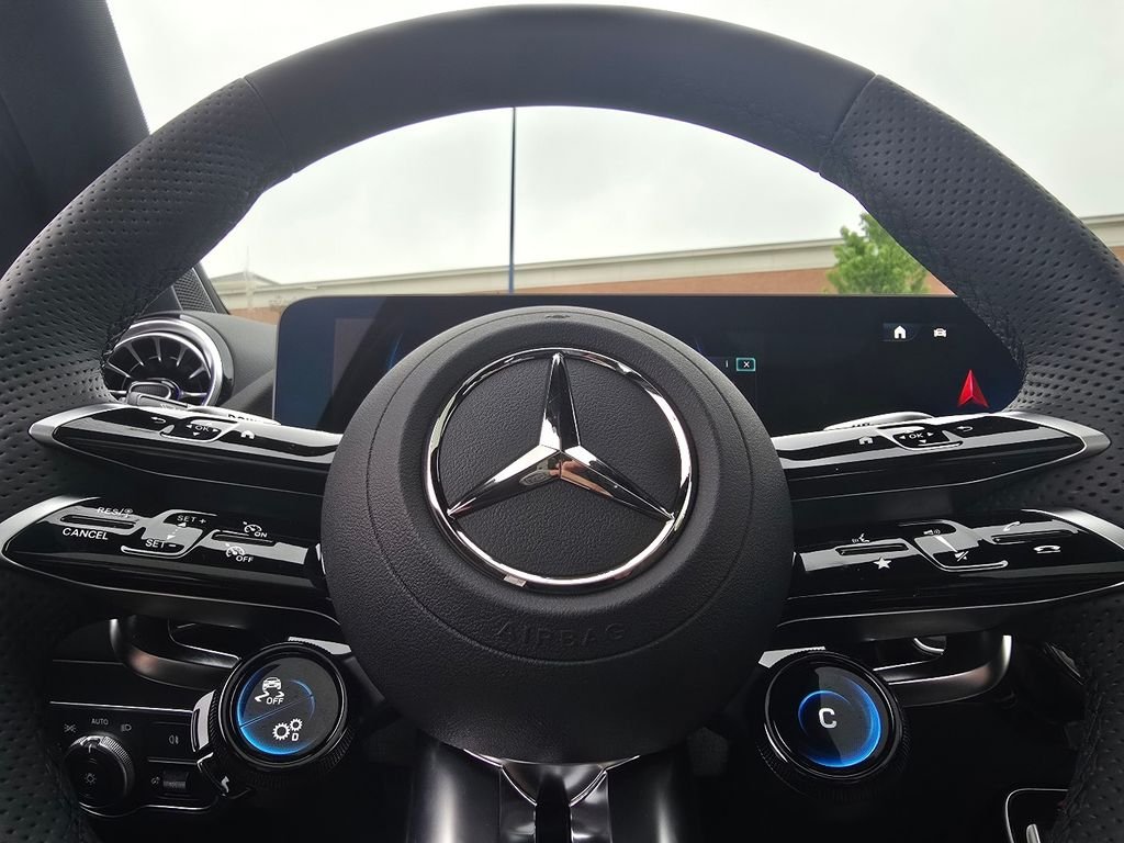 New 2026 MANUFAKTUR Alpine Grey Mercedes-Benz GLA 35 AMG® image 28