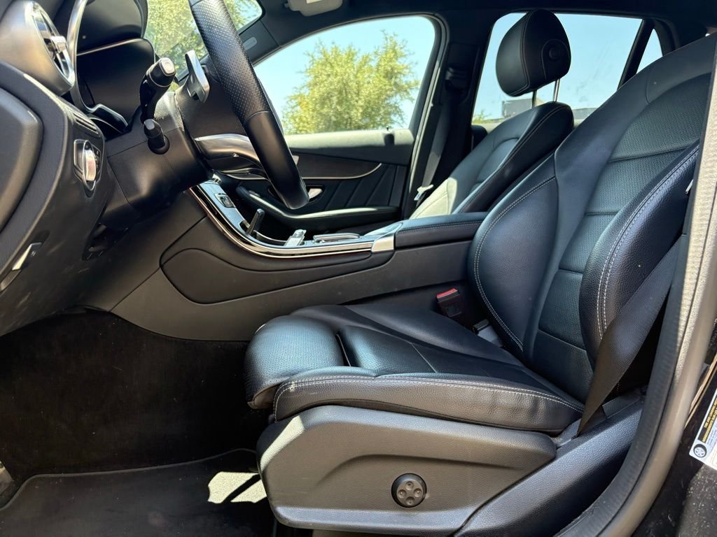Used 2022 Black Mercedes-Benz GLC 300 image 8