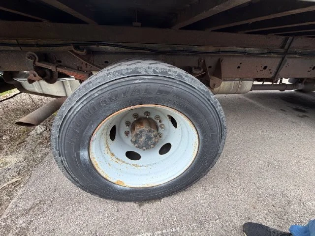 Used 2009 White Ford XL image 11