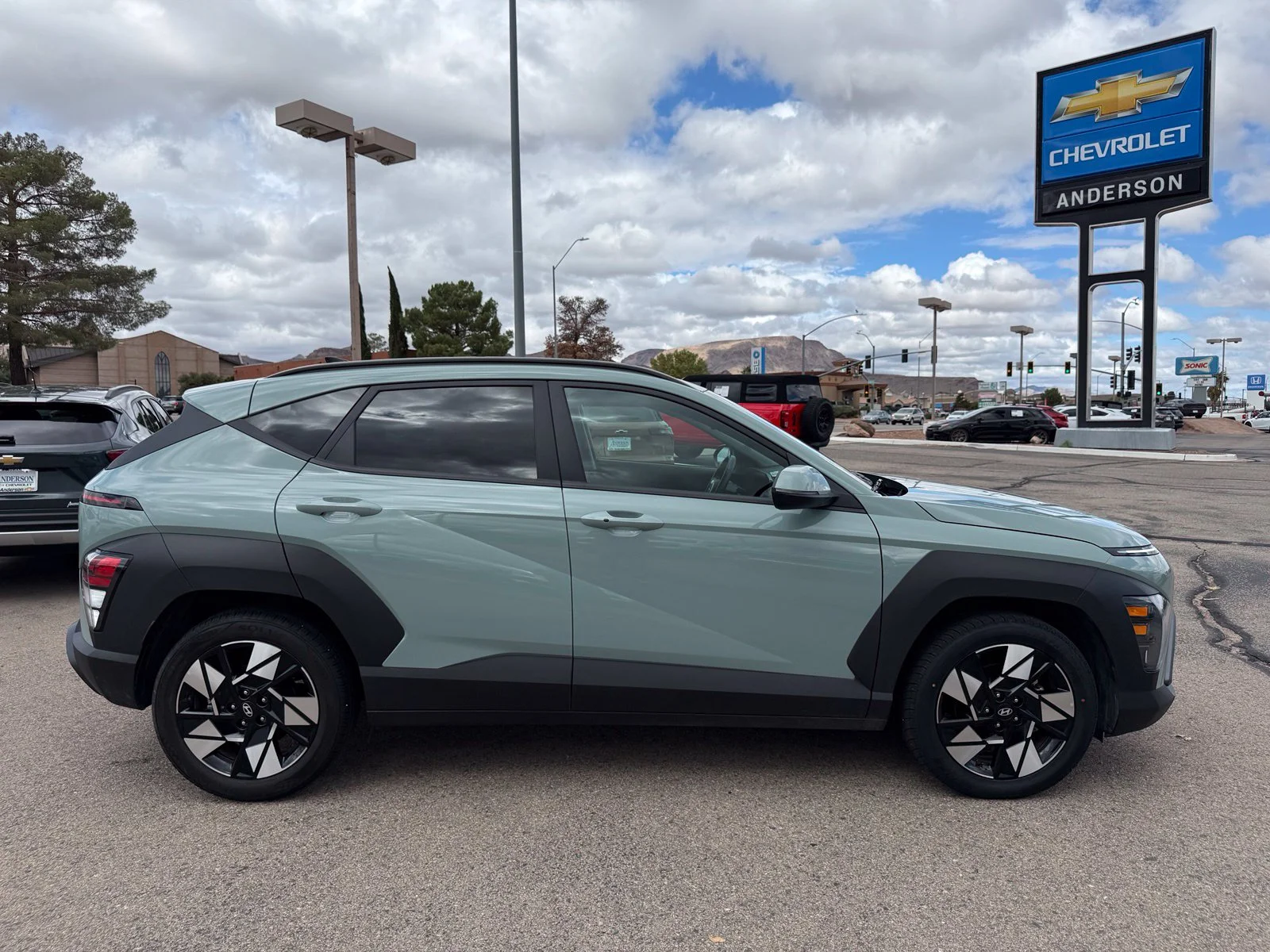 2025 Hyundai Kona SEL - Photo 4