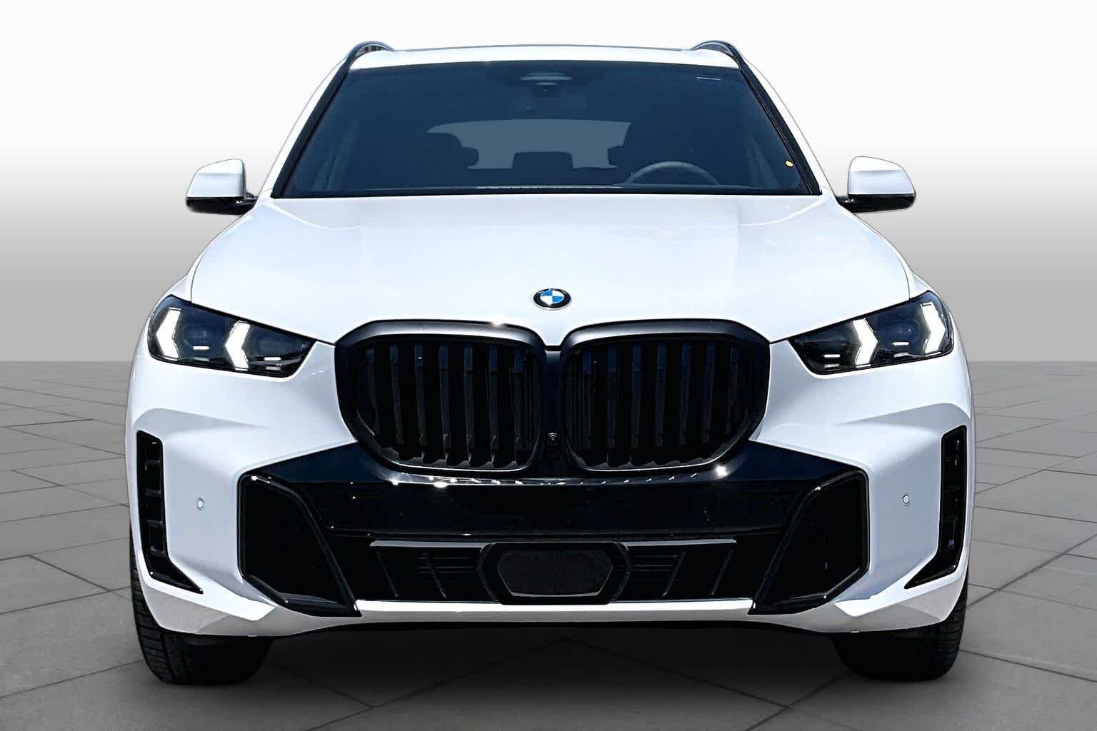 New 2026 Alpine White BMW sDrive40i image 3