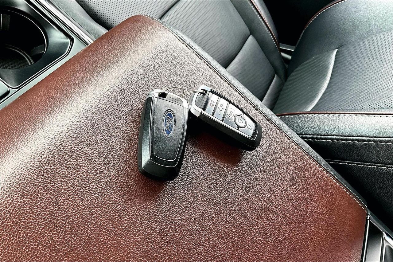 Used 2023 Oxford White Ford LARIAT image 37
