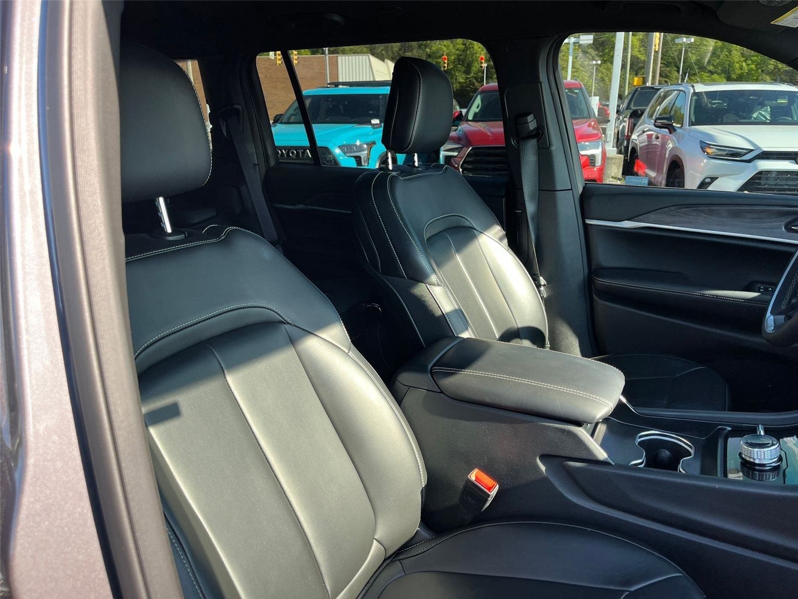 Used 2025 Baltic Gray Metallic Clearcoat Jeep Limited image 28
