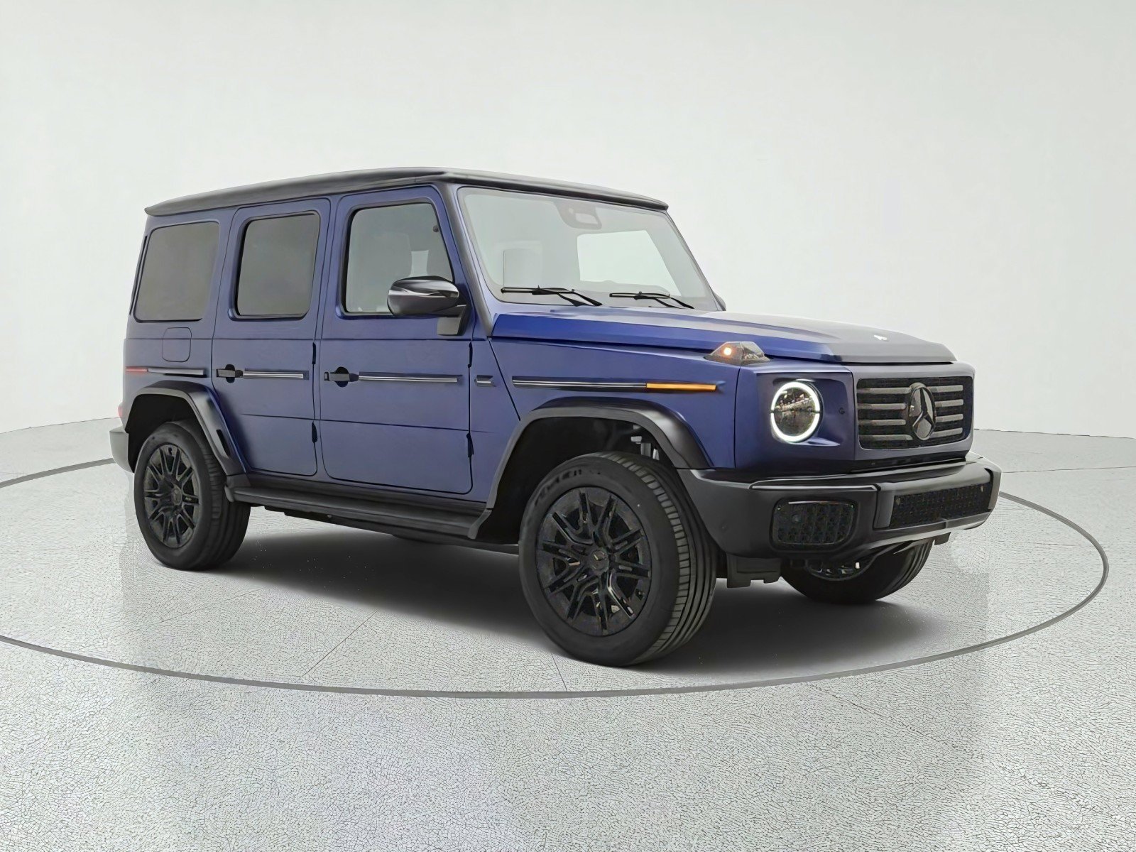 New 2027 MANUFAKTUR Exclusive Brilliant Blue Magno Mercedes-Benz G 580e SUV image 24