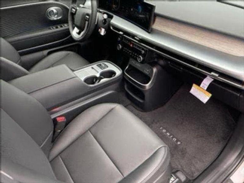 New 2026 Snow White Pearl Hyundai SEL image 25