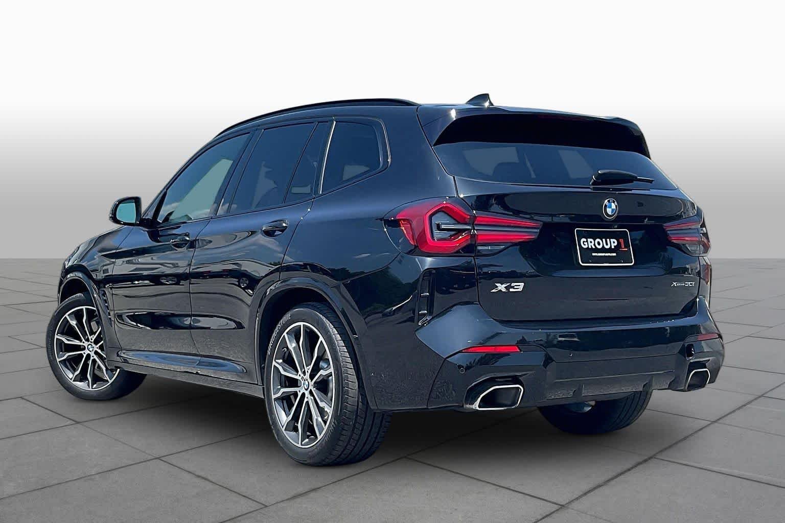 Used 2022 Black Sapphire Metallic BMW xDrive30i image 11