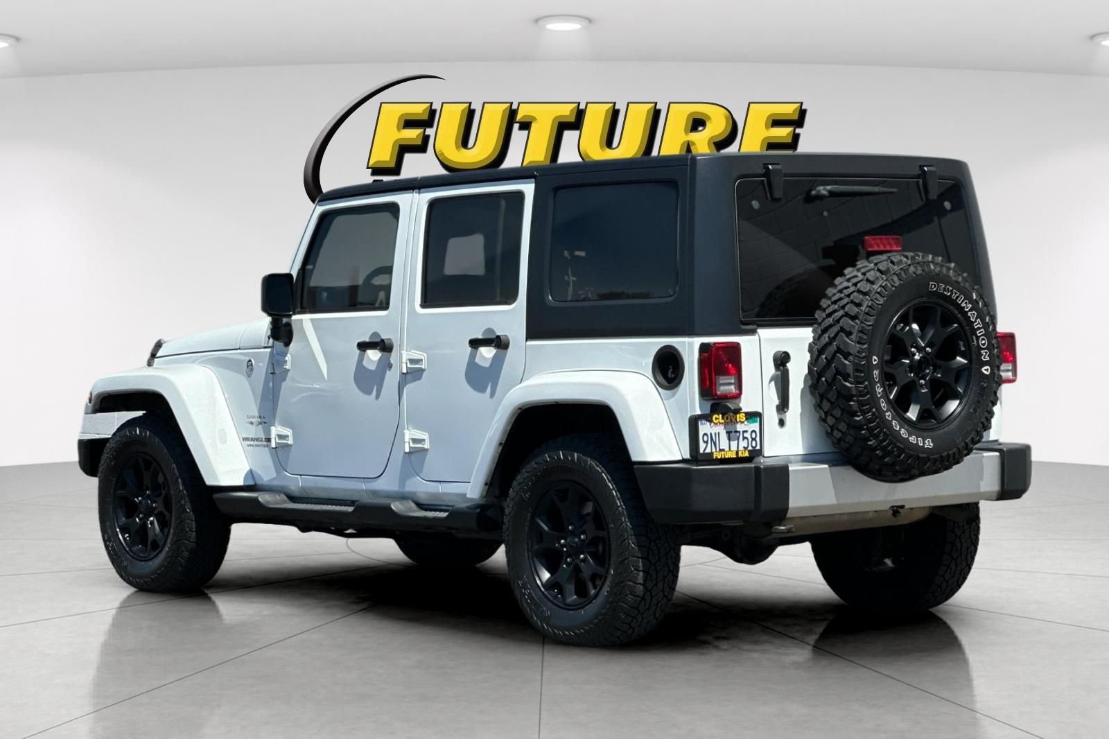 Used 2017 White Jeep Unlimited Sahara image 6