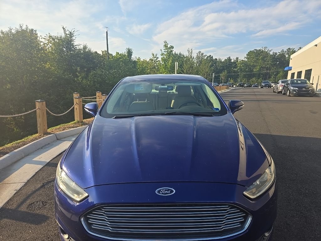 Used 2013 Blue Ford SE image 2
