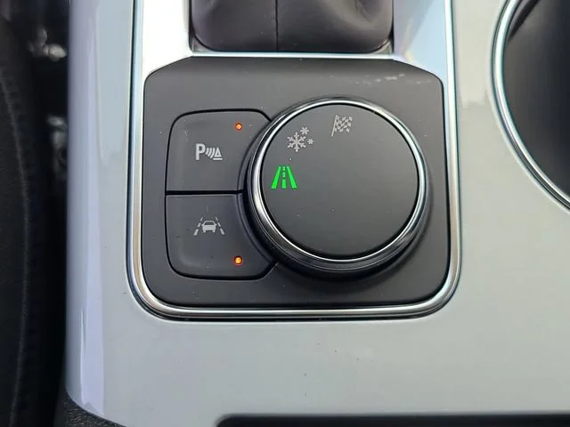 New 2026 Summit White Chevrolet 2LT image 30