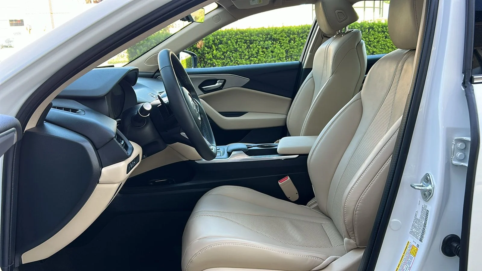 Certified Used 2025 Platinum White Pearl Acura TECH image 10