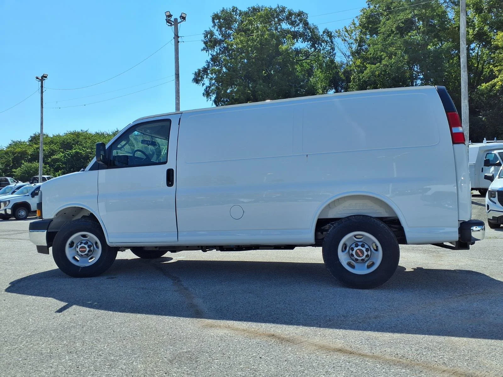 New 2026 Summit White GMC Work Van image 23
